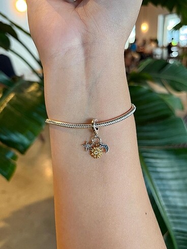 Beden Gökyüzü Üçlü Sallantılı Charm