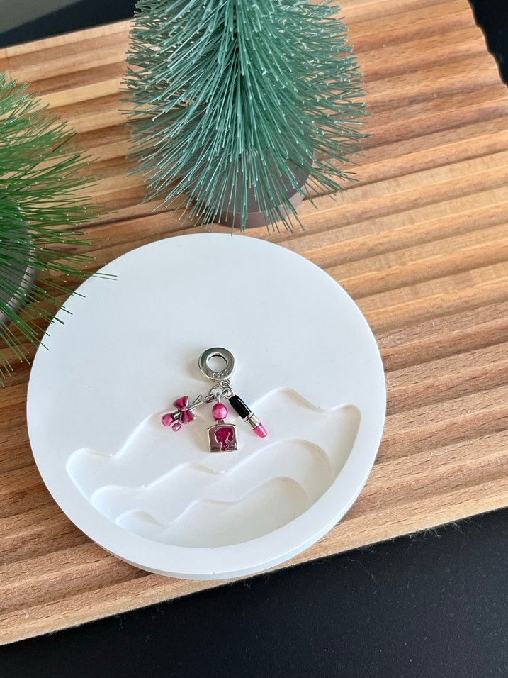 Pandora Barbie Üçlü Sallantılı Charm - Görsel 5