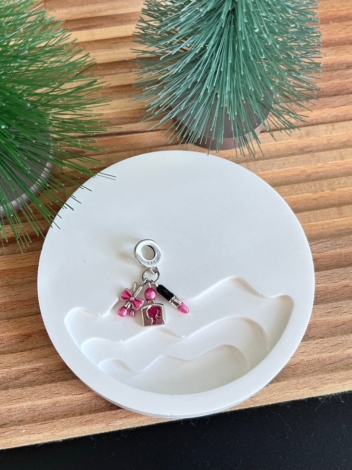 Pandora Barbie Üçlü Sallantılı Charm - Görsel 3