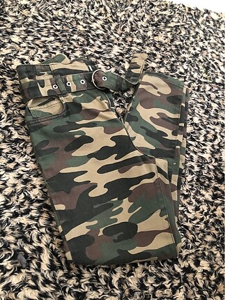 Bershka kamuflaj desenli kargo pantolon