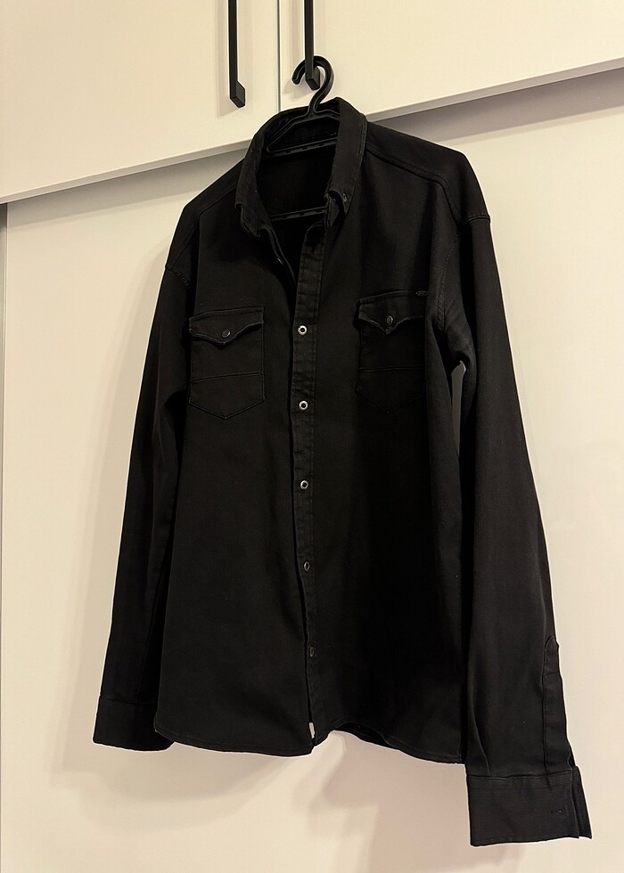 Lacoste marka siyah kadife gömlek - Görsel 3