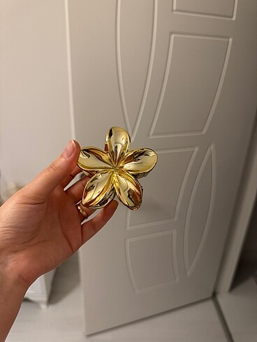 Gold lotus toka ????