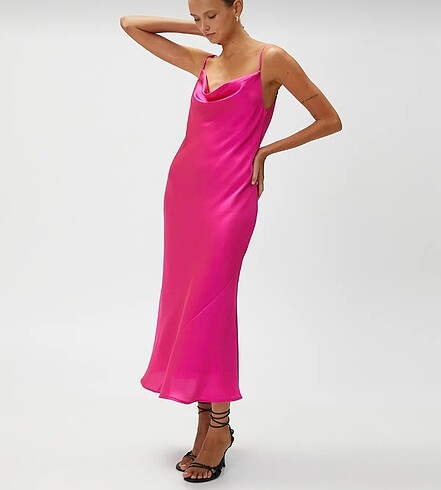 Pembe elbise
