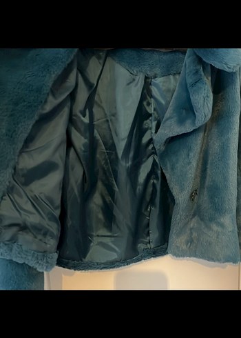 Mavi Kürk Detaylı Kısa Kadın Mont - Görsel 2