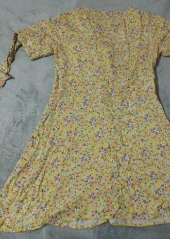 Sarı Midi Boy V-Yaka Düğmeli Elbise - Görsel 2