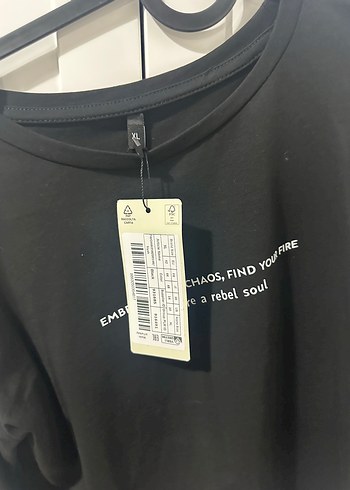 Trendyol & Milla Siyah Uzun Kollu Baskılı Crop Top yeni etiketli