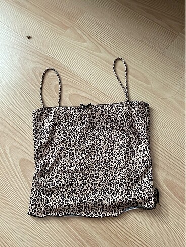 bershka lepopar crop