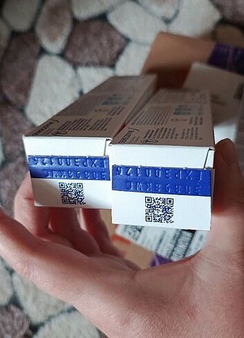 Beden Sensodyne ve oral b diş macunu