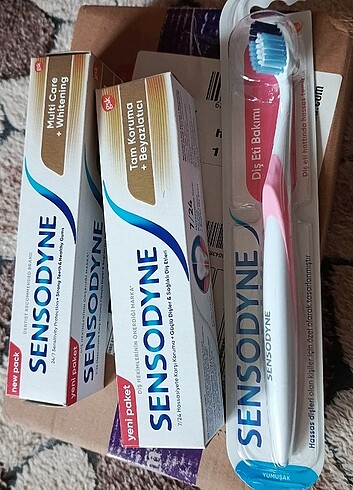 Beden Renk Sensodyne ve oral b diş macunu