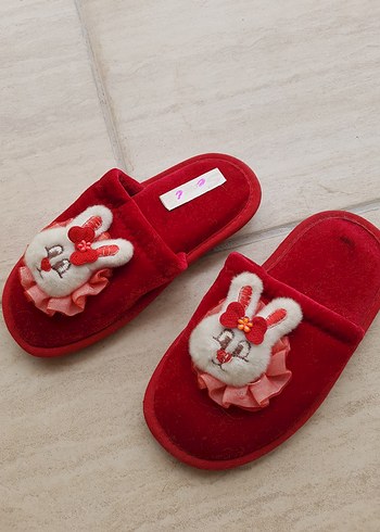 Kız Çocukları İçin Kırmızı Nakışlı Sıcak Terlik - Görsel 2