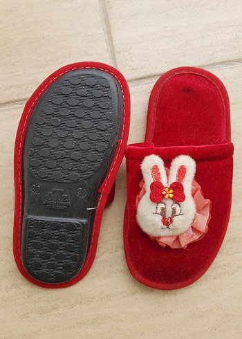 Kız Çocukları İçin Kırmızı Nakışlı Sıcak Terlik - Görsel 5