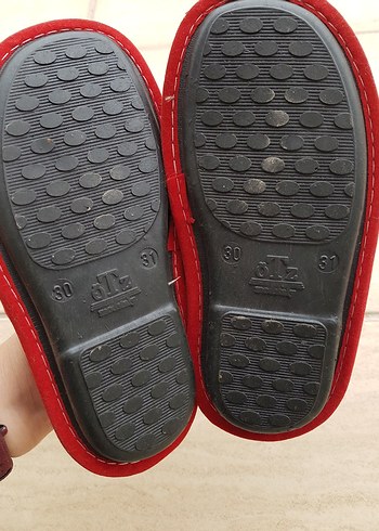 Kız Çocukları İçin Kırmızı Nakışlı Sıcak Terlik - Görsel 6