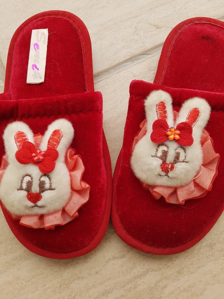 Kız Çocukları İçin Kırmızı Nakışlı Sıcak Terlik - Görsel 4
