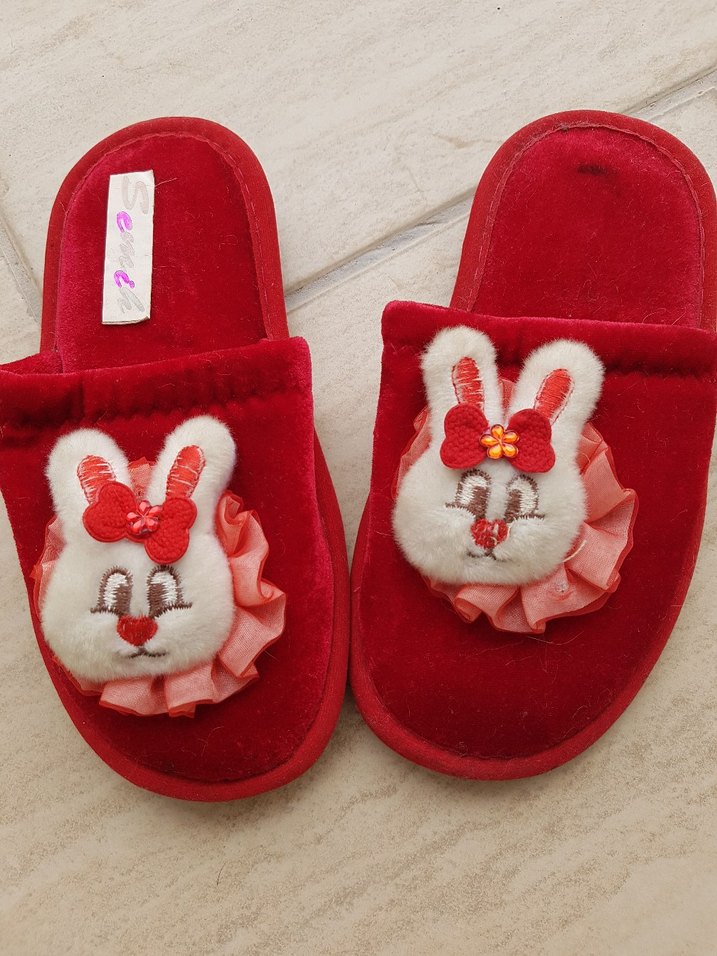 Kız Çocukları İçin Kırmızı Nakışlı Sıcak Terlik - Görsel 3