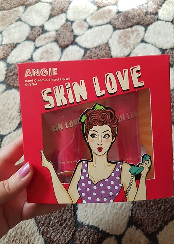Angie Skin Love El Kremi ve Renkli Dudak Yağı Seti - Görsel 4