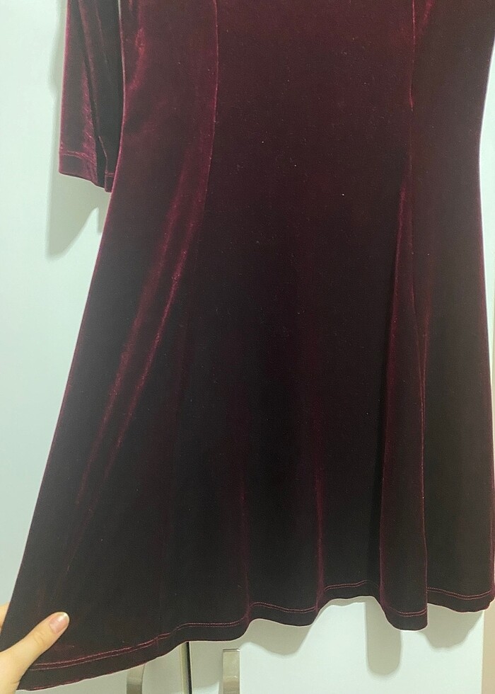 Sırtı çapraz desenli, kadife elbise - Görsel 2