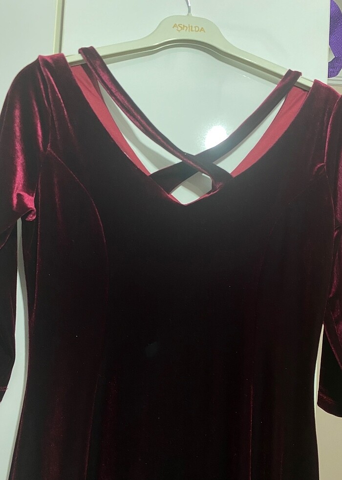 Sırtı çapraz desenli, kadife elbise - Görsel 3