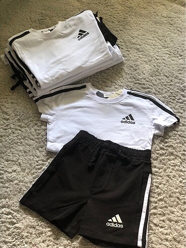 Şortlu Adidas takım