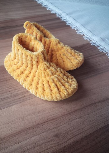 19 Beden Turuncu Örgü Kız Bebek Patik