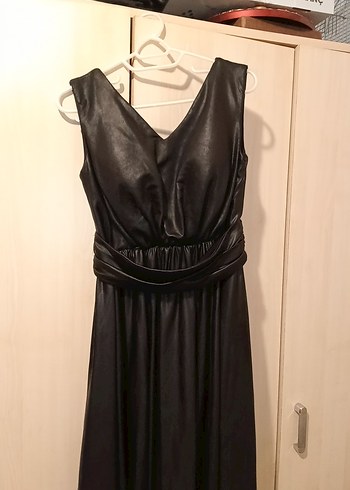 Siyah Deri Görünümlü kısa V Yakalı Elbise - Görsel 3