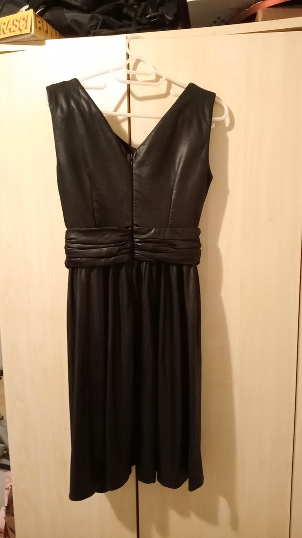 Siyah Deri Görünümlü kısa V Yakalı Elbise - Görsel 2