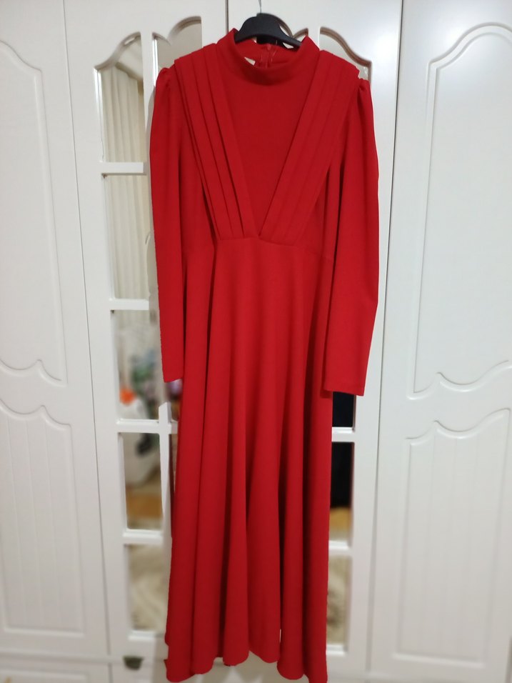 Kemer Detaylı Kırmızı Uzun Elbise - Görsel 3