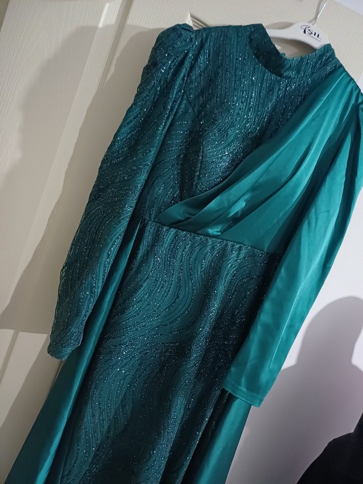 Uzun zümrüt yeşili  Drapeli Kadın Abiye Elbise - Görsel 2