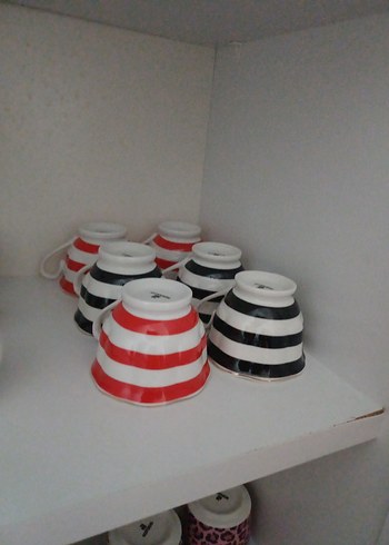 Siyah Beyaz Çizgili Porselen Fincan ve Tabağı - Görsel 3