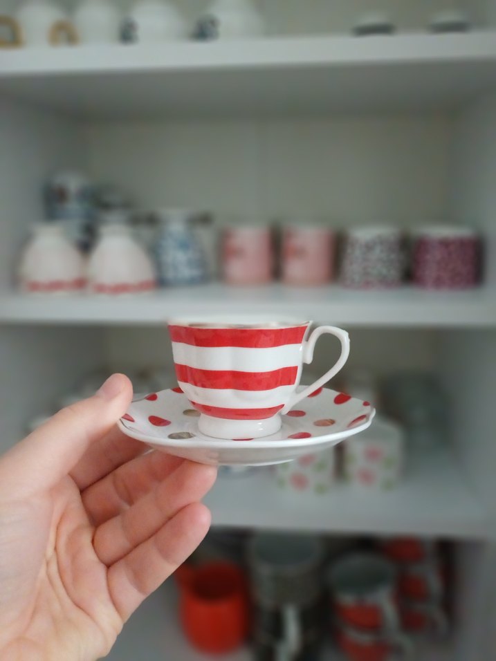 Siyah Beyaz Çizgili Porselen Fincan ve Tabağı - Görsel 2