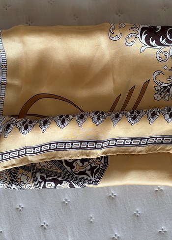 Bej Parlak Kadın İpek Eşarp - Görsel 3