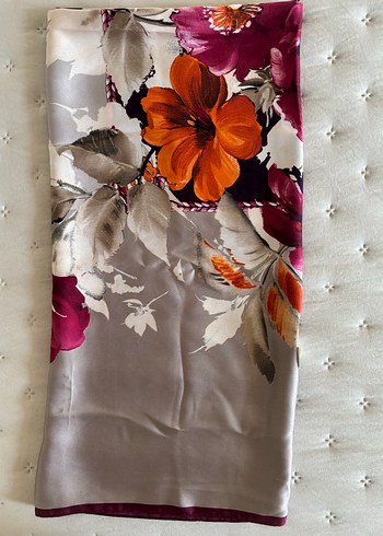 Bordo Kenarlı Gri İpek Kadın eşarp - Görsel 2