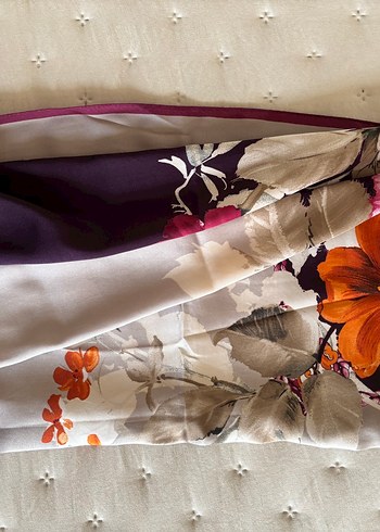 Bordo Kenarlı Gri İpek Kadın eşarp - Görsel 3