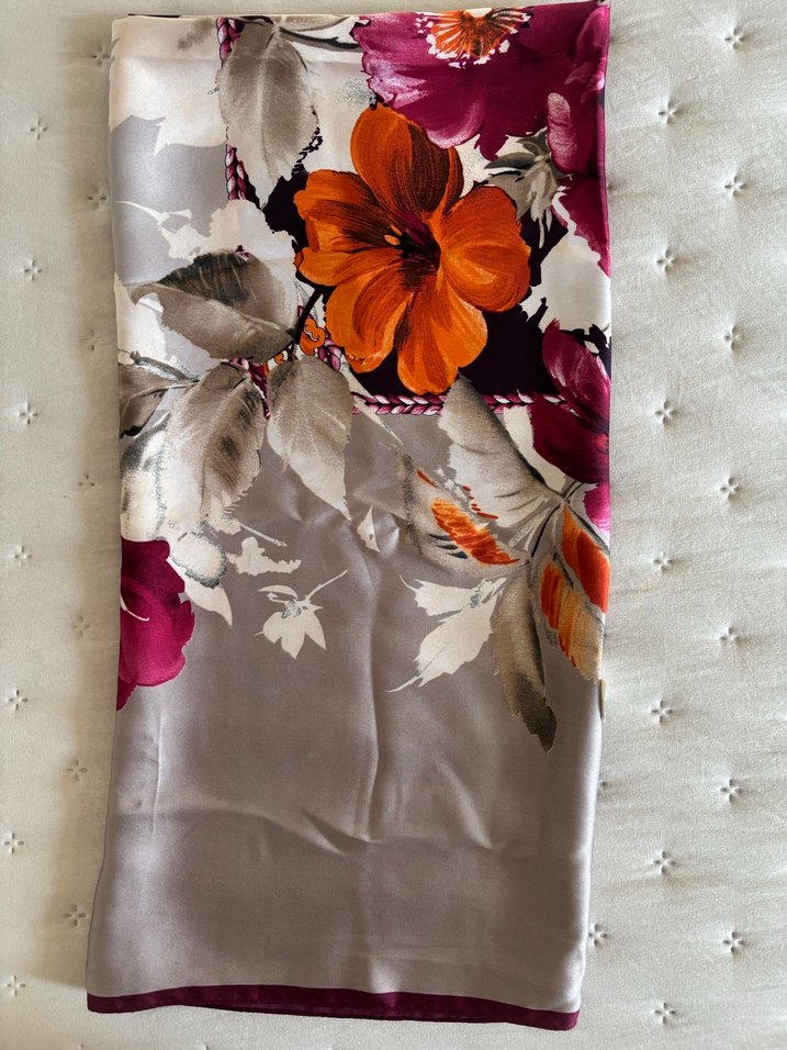 Bordo Kenarlı Gri İpek Kadın eşarp - Görsel 2