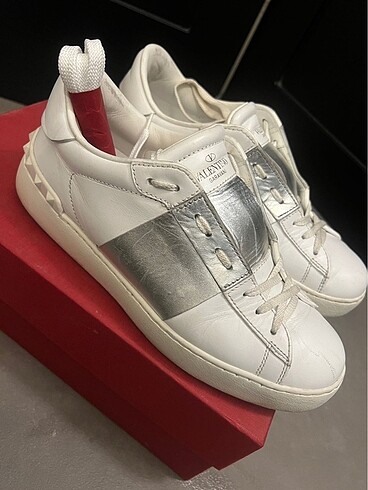 37 Beden beyaz Renk Valentino 37 numara