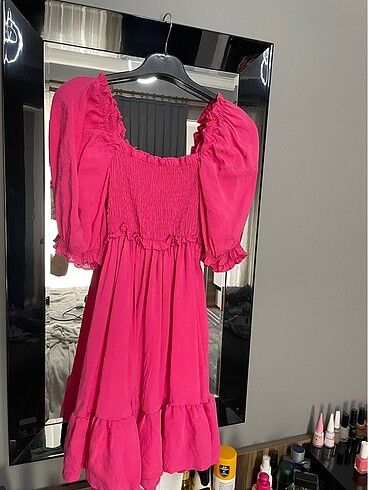 Pembe elbise