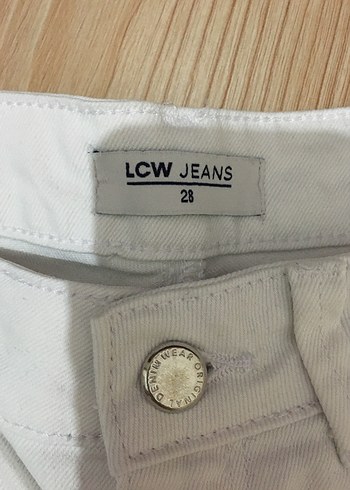 Beyaz Kadın Bermuda Şort - Görsel 2