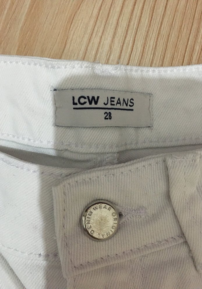 Beyaz Kadın Bermuda Şort - Görsel 2