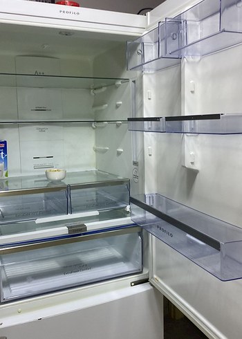  Beden Beyaz Dijital Kontrollü Buzdolabı İstanbul sancaktepe yer