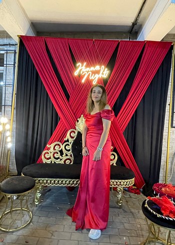 Parlak Kırmızı Uzun Drapeli Straplez Abiye - Görsel 2