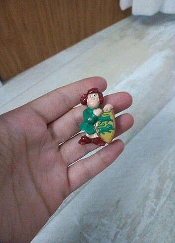 Kinder Eglenceli Şato Figurler