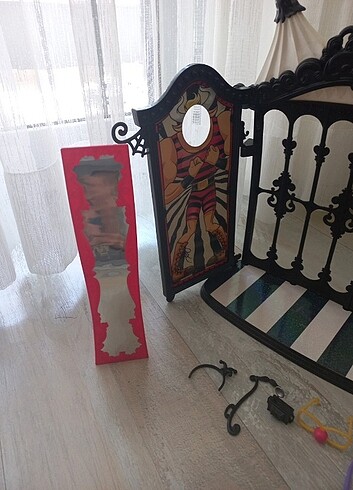  Beden Monster High Circus Scaregrounds