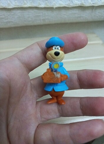 Kinder Ayi Yogi