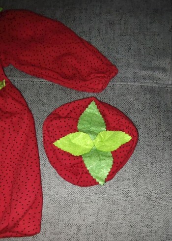 3-6 Ay Beden Çilek modeli elbise şapkalı (3-6 Ay)