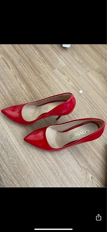 Kırmızı stiletto