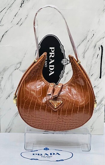 Prada çanta