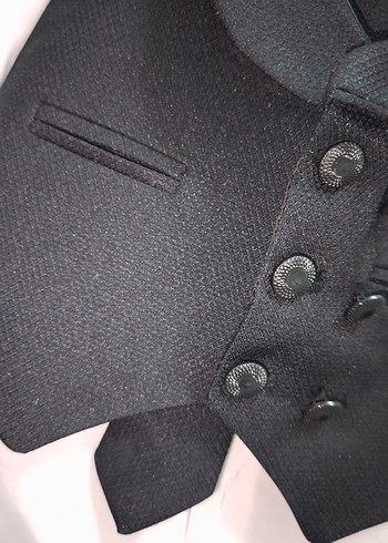 Çocuklar için Beyaz Gömlek ve Siyah Yelek Takım - Görsel 5