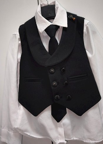 Çocuklar için Beyaz Gömlek ve Siyah Yelek Takım - Görsel 3