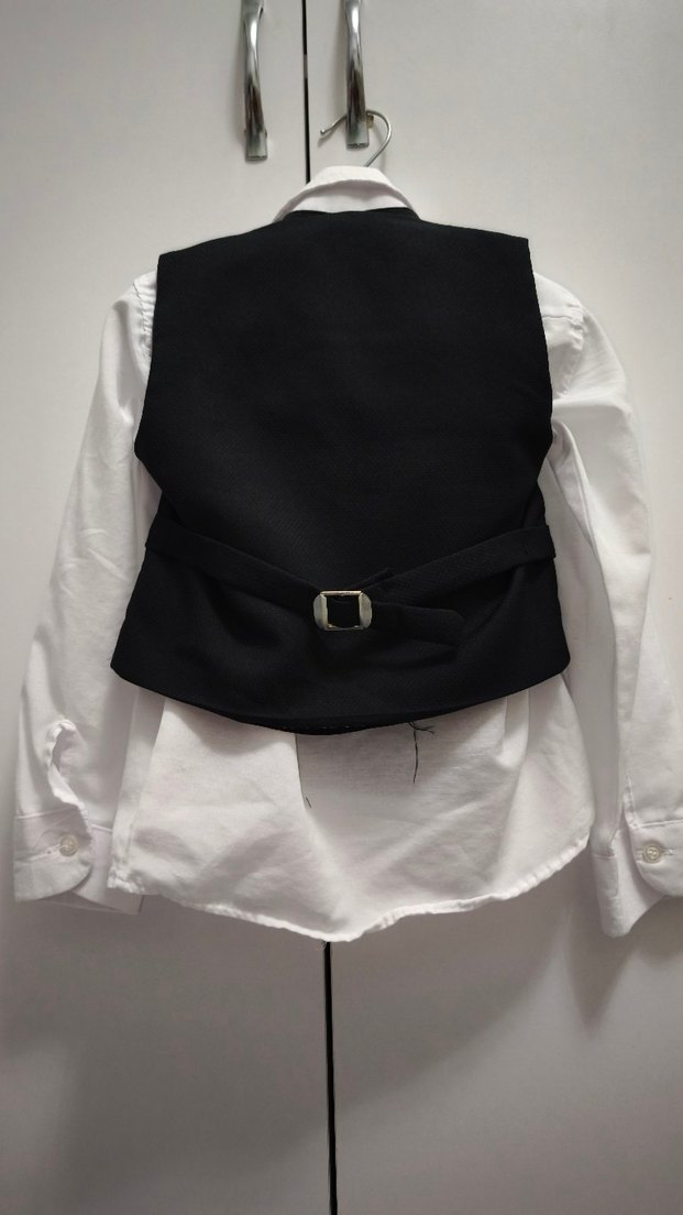 Çocuklar için Beyaz Gömlek ve Siyah Yelek Takım - Görsel 4