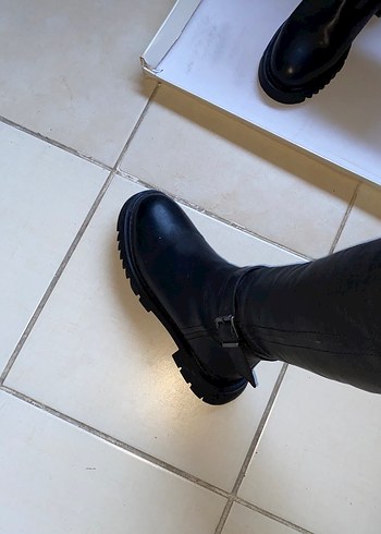 Kadın Siyah Hakiki Deri Tokalı Dizüstü Bot - Görsel 3