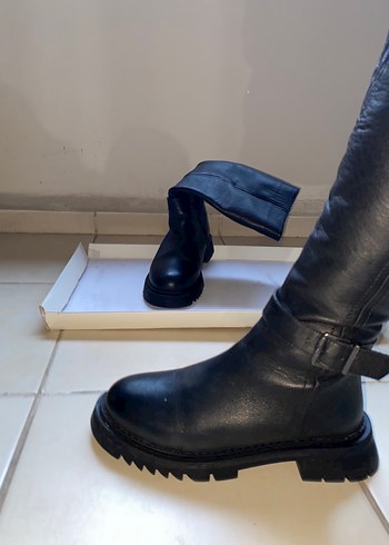 Kadın Siyah Hakiki Deri Tokalı Dizüstü Bot - Görsel 2